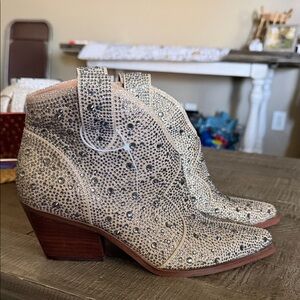Jessica Simpson boots/booties sz 8.5 NEW Diamonds/jewels/ bling cowboy look